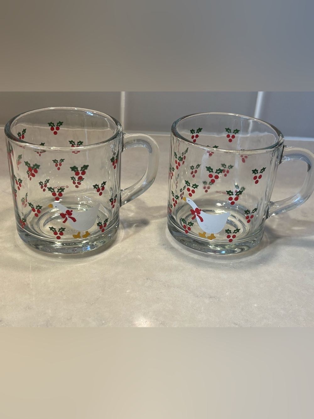 Goose vintage holiday glasses- 1984 Red & Green Berries
